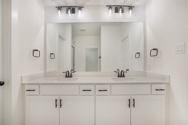 Building Photo - 4413 Cave Spgs St