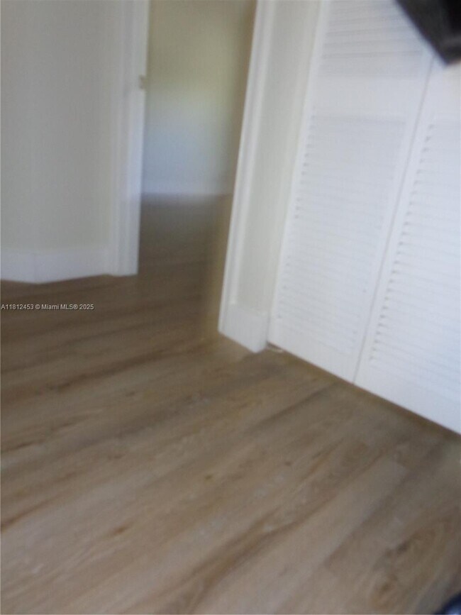 Building Photo - 991 Crestview Cir