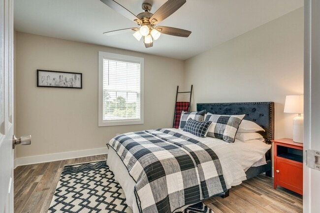 Building Photo - Beautifully Furnished Executive Home – Available 6/18/2026