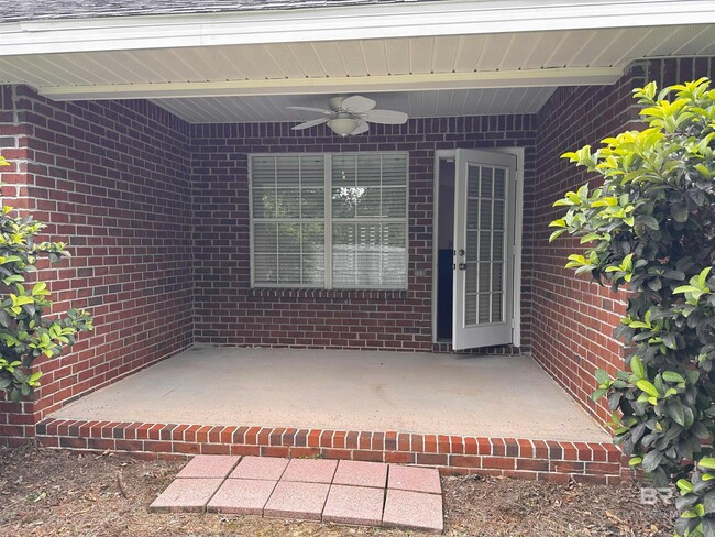 Building Photo - 421 Ellington Ave