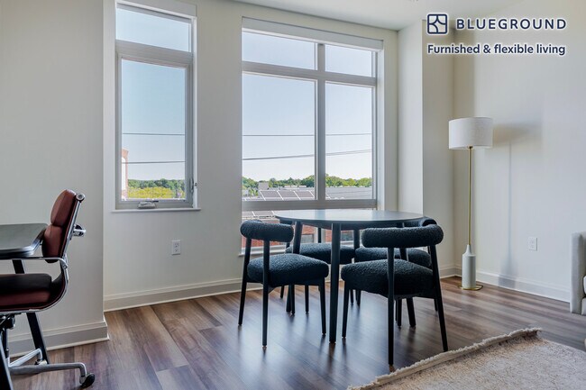 Building Photo - 36 River St