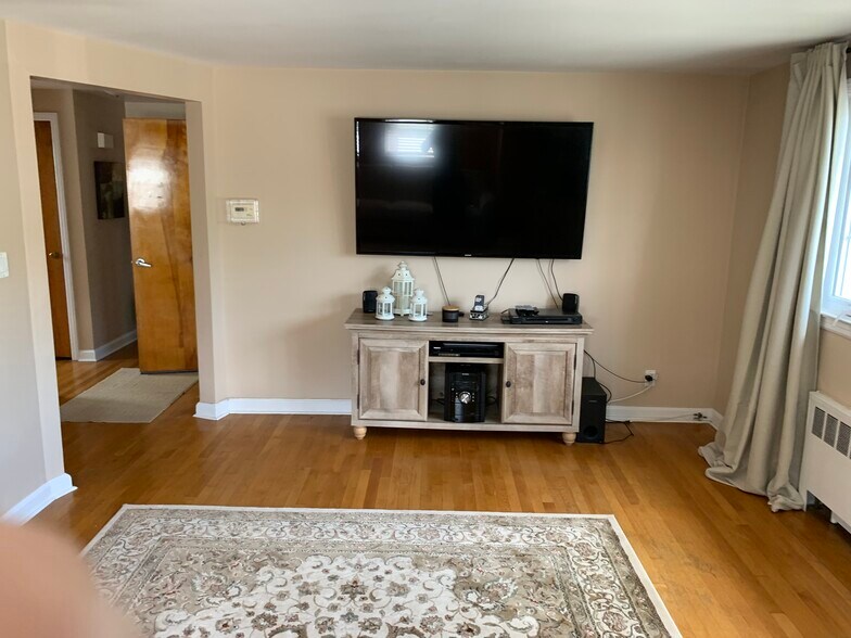Living Room - 531 4th St