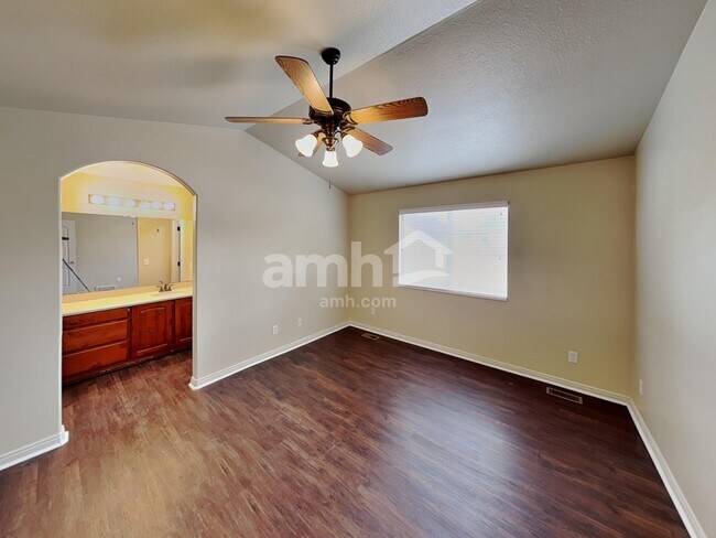 Building Photo - 2095 E Shadow Dr