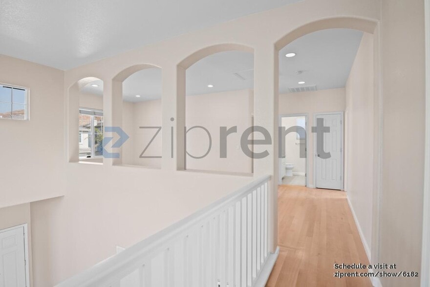 Building Photo - Unit