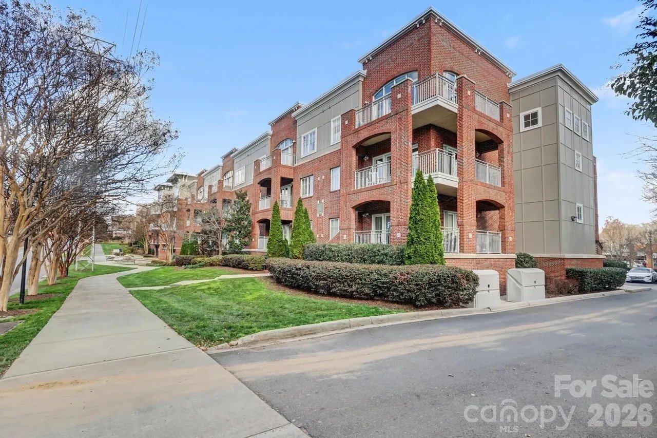 Building Photo - 1829 Kenilworth Ave