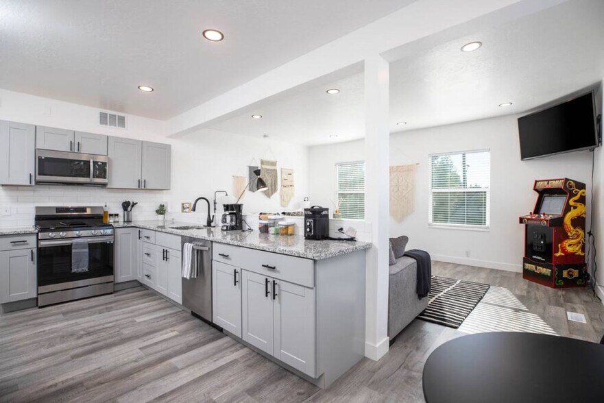 Building Photo - 677 S 700 E