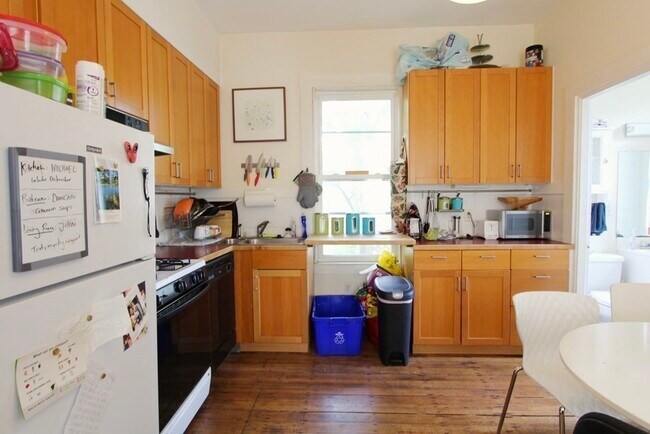 Building Photo - 34 Essex St