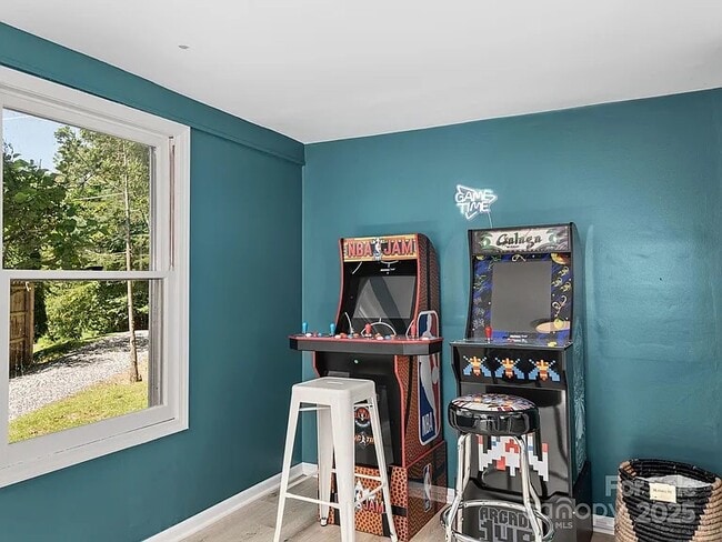 Building Photo - 15 Lawterdale Rd