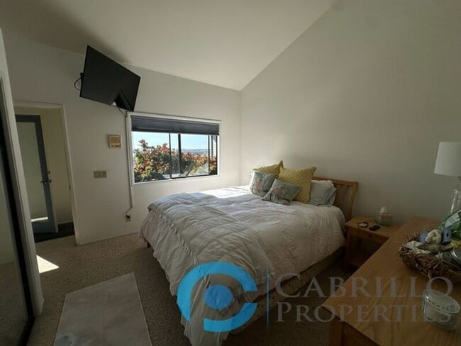 Building Photo - 2620 Deerpark Dr