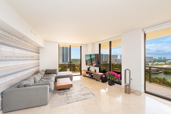 Building Photo - 16275 Collins Ave