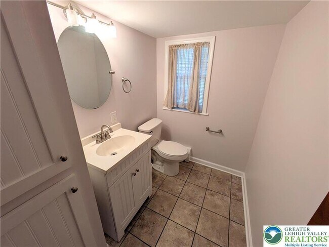 Building Photo - 3470 Rhododendron Dr