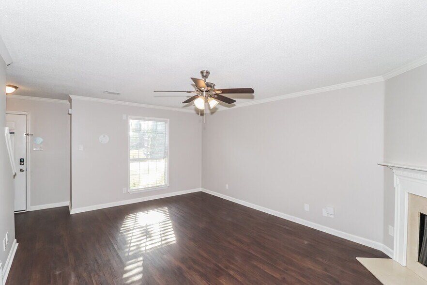 Building Photo - 15 Oaklake Cove