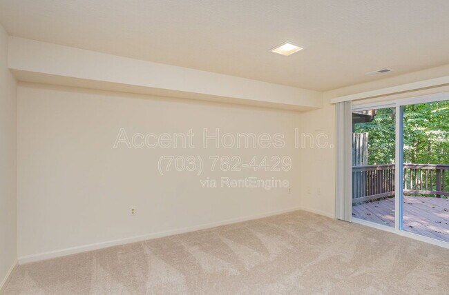 Building Photo - 7461 Ridge Oak Ct