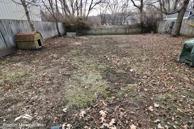 Building Photo - Beautiful Two Bedroom Home