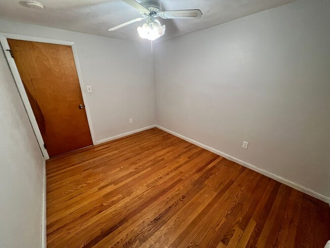 Building Photo - Single Family Home for Rent in Longmeadow!