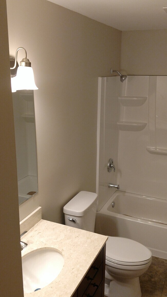 Building Photo - 7000 W 128th Ln