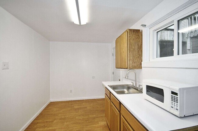 Building Photo - 1423 Ridge Ave