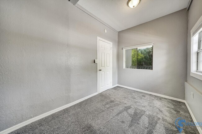 Building Photo - 1412 7th Ave N