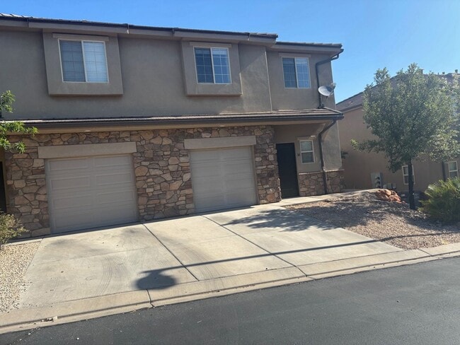 Beautiful 3 bedroom, 2.5 bath townhome in... - Beautiful 3 bedroom, 2.5 bath  townhome in...