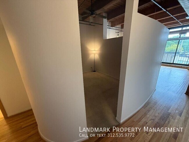 Building Photo - 1250 W Van Buren St