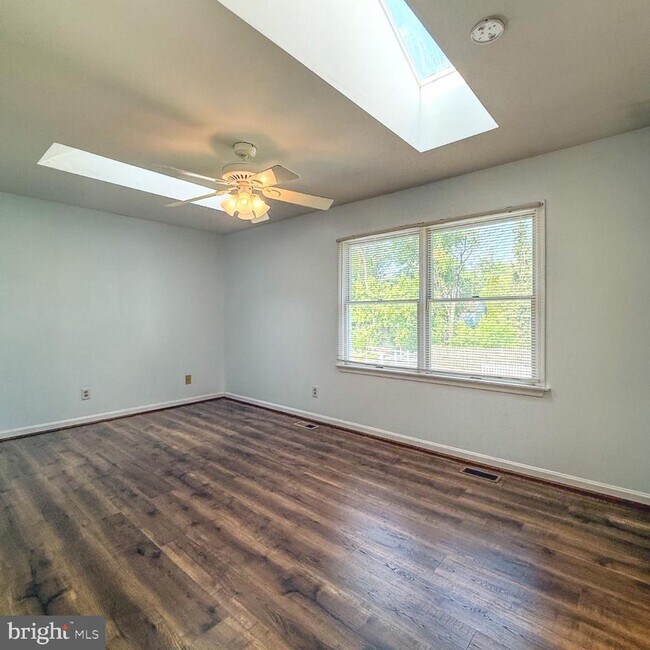 Building Photo - 3910 Red Leaf Ct