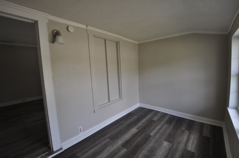 Building Photo - 914 23rd St W