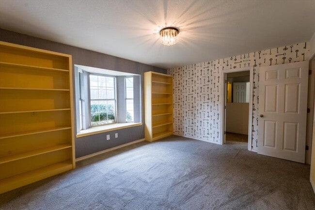 Building Photo - 300 Las Plumas Dr