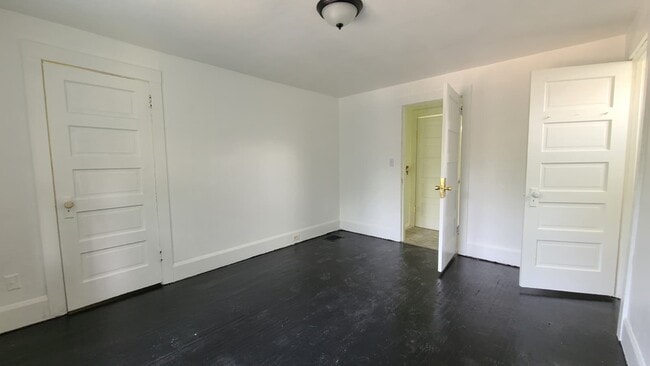 Building Photo - 513 N Sunset Ave