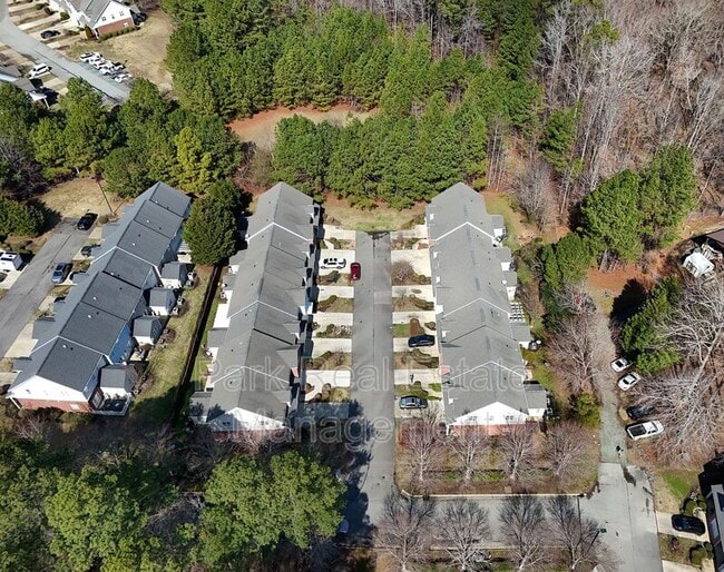 Building Photo - 285 Plaza Dr