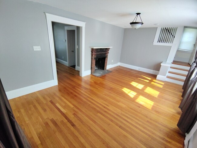 Building Photo - 162 Elmwood Ave