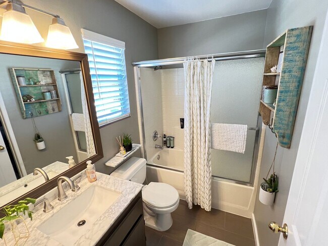 Building Photo - Wonderfully Updated 3 Bed 2.5 Bath Foothil...