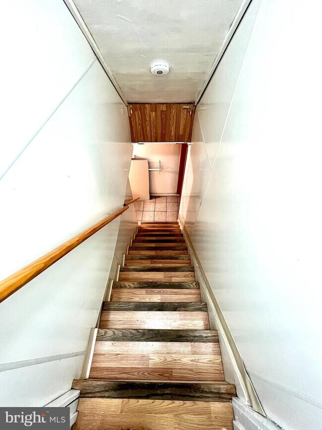 Building Photo - 145 N Nice St