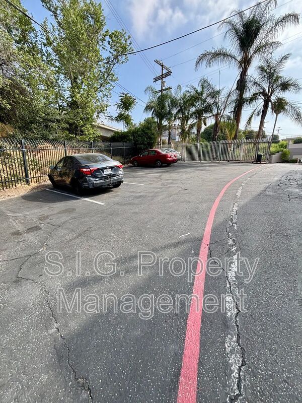 Building Photo - 3819 1/2 Verdugo Rd