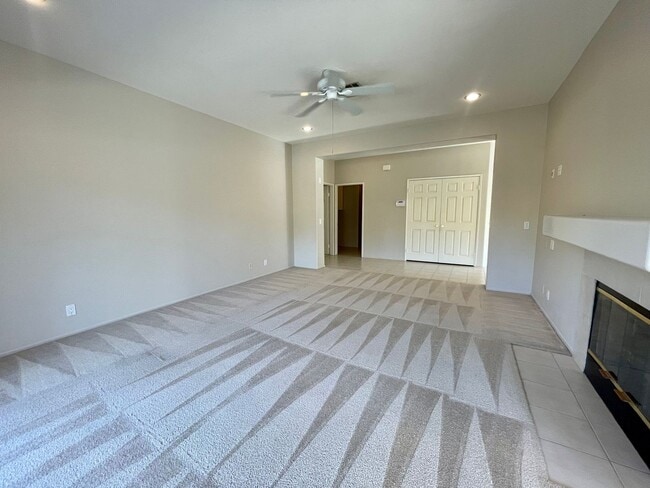 Building Photo - AVAILABLE NOW  ! LOVELY 3 Bedroom/ 2 Bathroom Home in Laguna De La Paz!