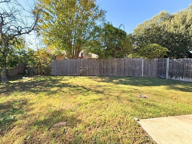 Building Photo - 6920 Misty Meadow Dr S