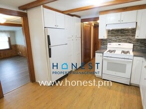 Building Photo - 523 Memorial Dr