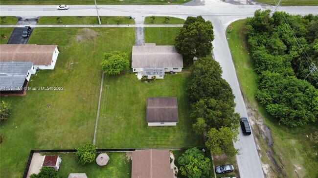 Building Photo - 640 SW 5th Ave