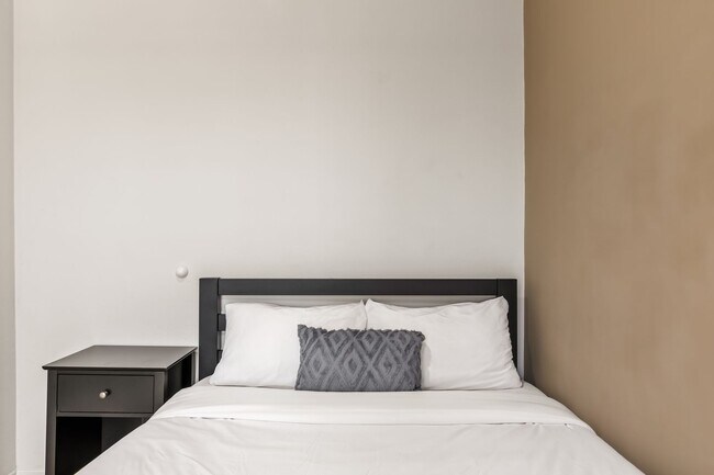 Building Photo - 10777 Ashton Ave