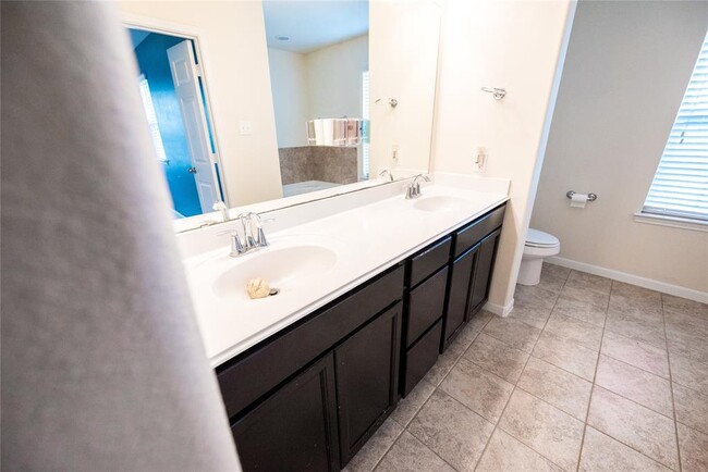 Building Photo - 6038 Wesley Manor Ct