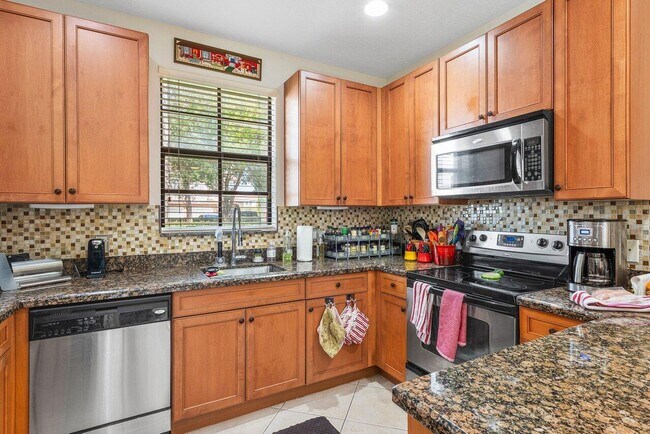 Building Photo - 5056 Astor Cir