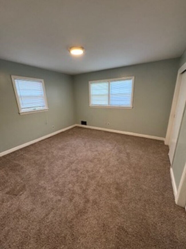Building Photo - 2 Bedroom 1 Bathroom Home Available Soon