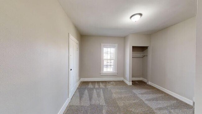 Building Photo - 219 N Institute St