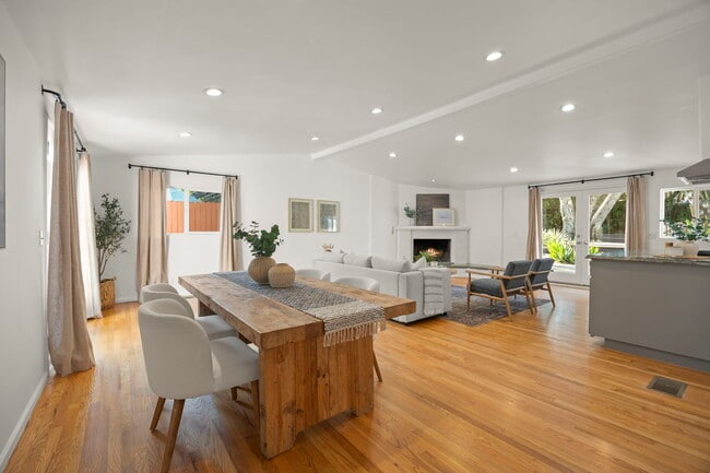 Building Photo - 701 Canada St