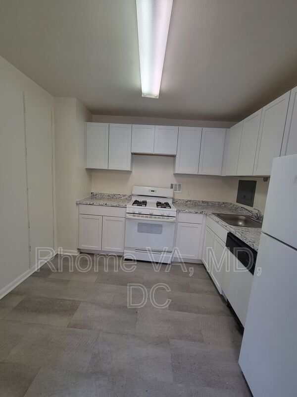 Building Photo - 8830 Piney Branch Rd