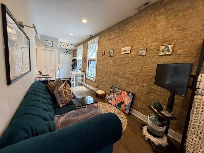 Building Photo - 2354 N Elston Ave