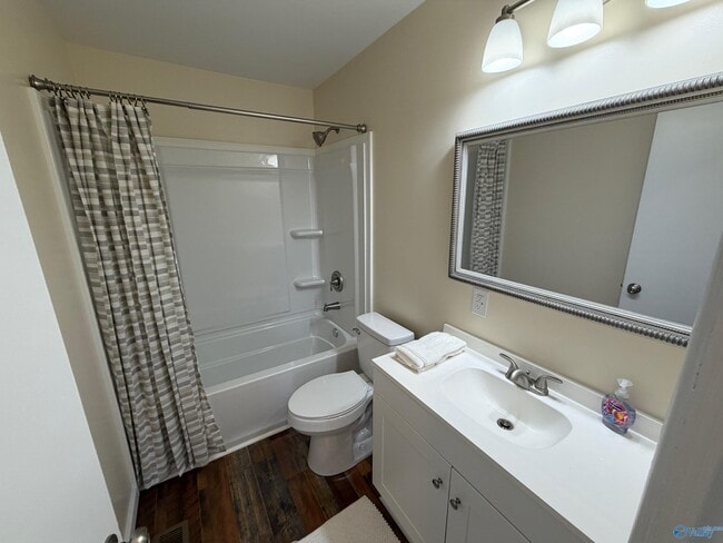 Building Photo - 814 Frost St SW