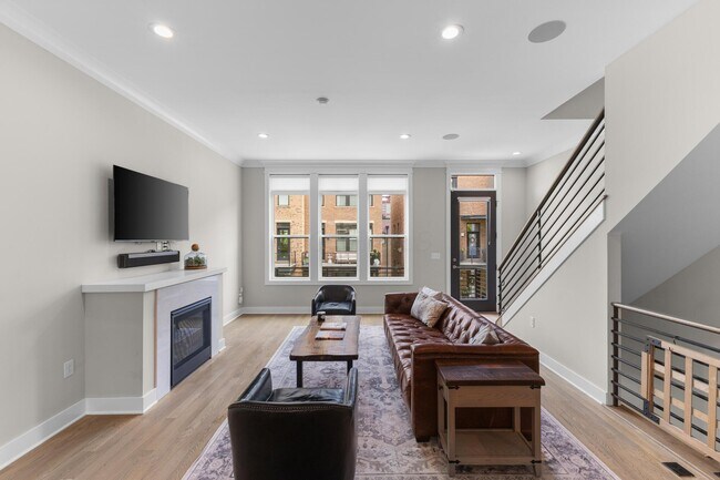 Building Photo - 293 Auden Ave