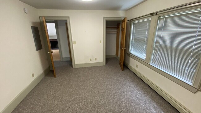 Building Photo - 277 Mast Rd