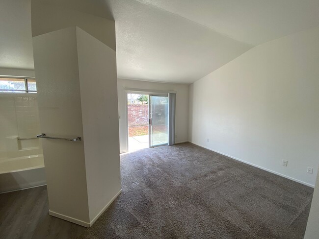 Building Photo - 3 Bed, 2 Bath Home in Elk Grove