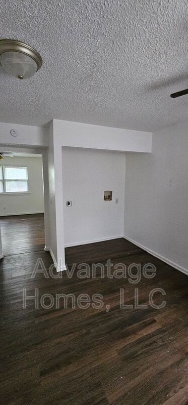 Building Photo - 726 N 70th St